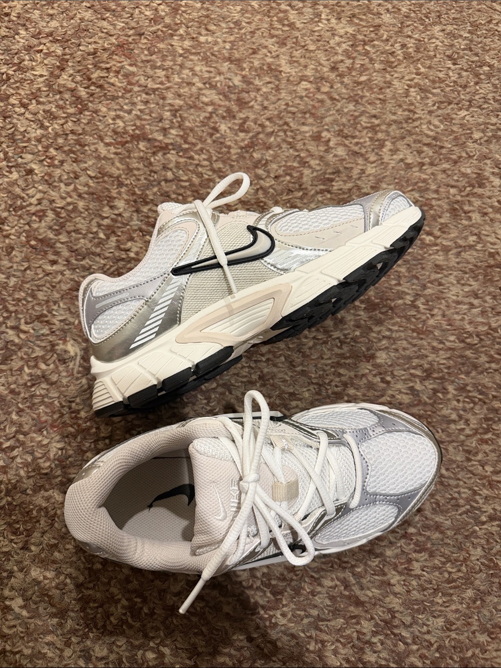 Nike White and Silver Casual Trainer Sneakers